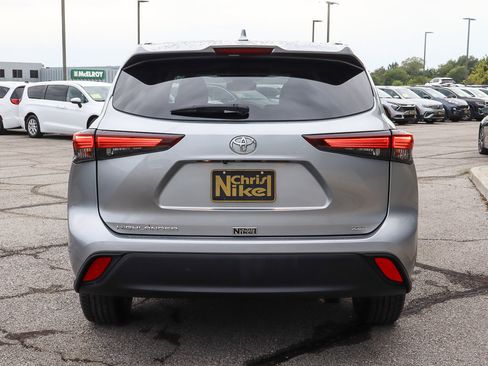 Used 2024 Toyota Highlander XLE image 5