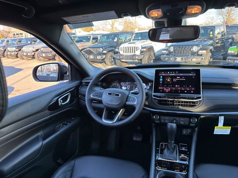New 2026 Jeep Compass Latitude image 34