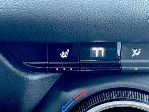 Used 2025 Chevrolet Blazer LT w/ Convenience Package image 21