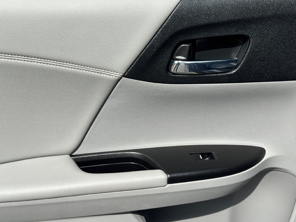 Used 2015 Honda Accord EX-L image 23