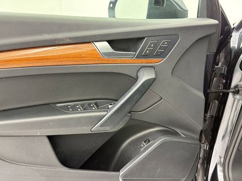 Used 2023 Audi Q5 2.0T Premium w/ Convenience Package image 13