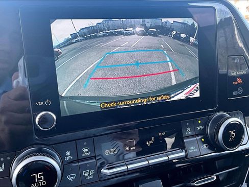 Used 2025 Toyota Highlander XLE image 20