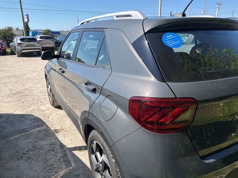Used 2025 Hyundai Venue SEL FWD image 7