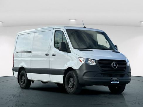 Used 2024 Mercedes-Benz Sprinter 2500 image 9