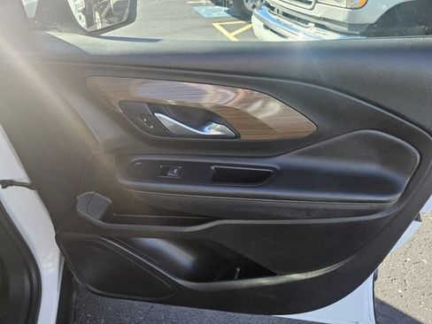 Used 2019 GMC Terrain SLE w/ Driver Convenience Package image 11