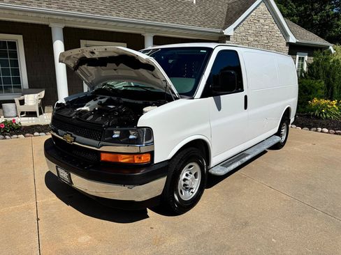 Used 2018 Chevrolet Express 2500 w/ Driver Convenience Package RWD image 27