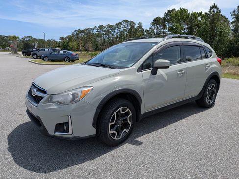 Used 2017 Subaru Crosstrek 2.0i Premium image 4