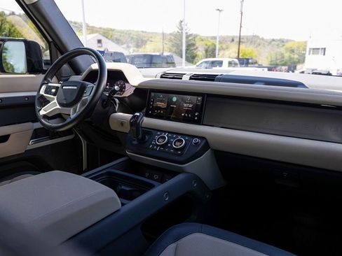 Used 2023 Land Rover Defender 110 X-Dynamic SE AWD/4WD image 31