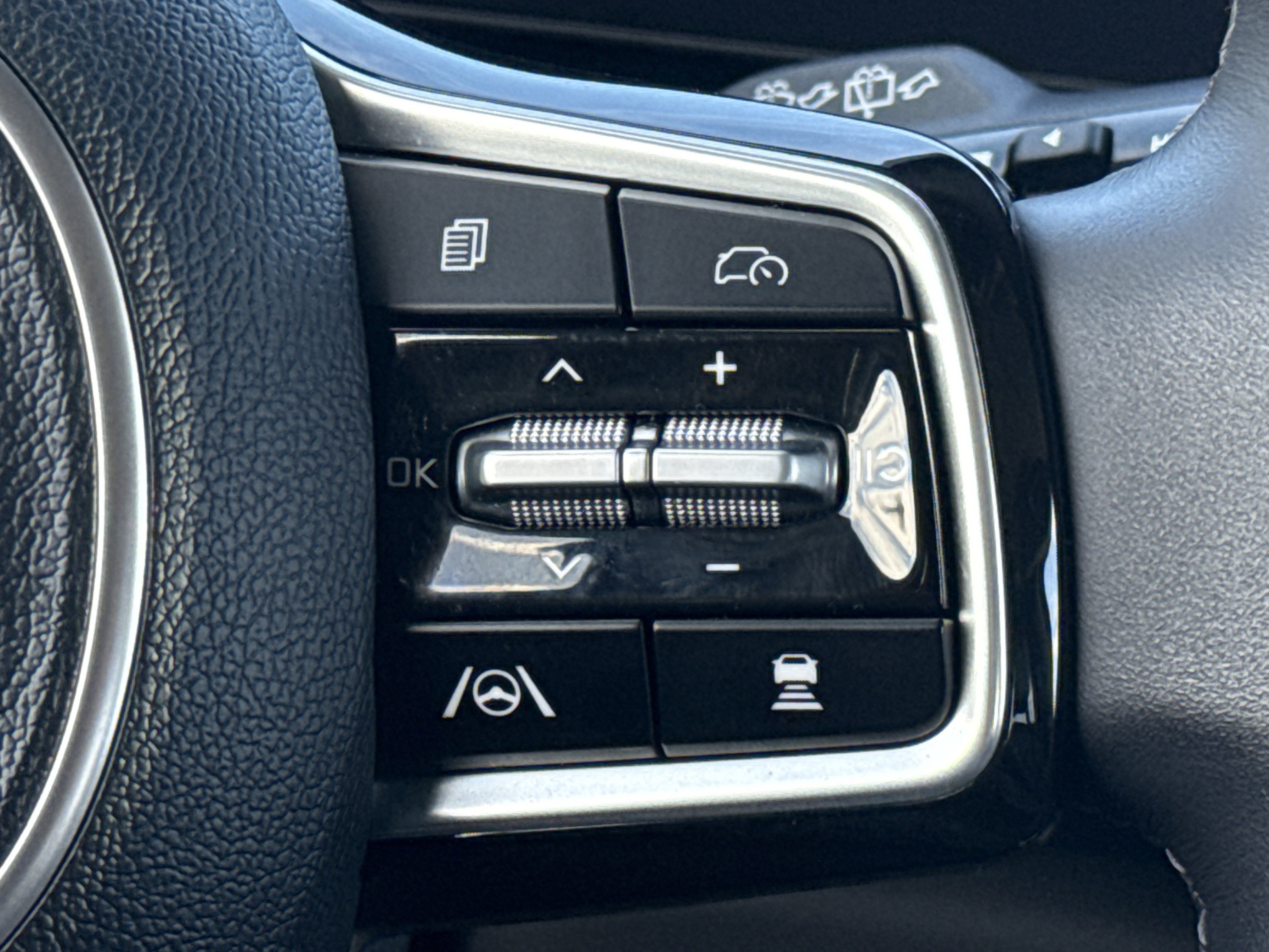 Used 2026 Kia Carnival FWD image 20