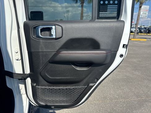 Used 2022 Jeep Gladiator Rubicon w/ LED Lighting Group AWD/4WD image 18
