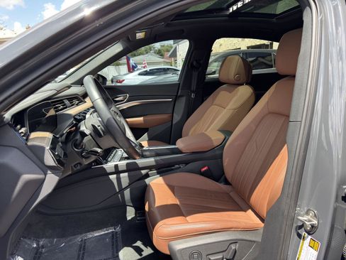Used 2024 Audi Q8 e-tron Premium AWD/4WD image 21