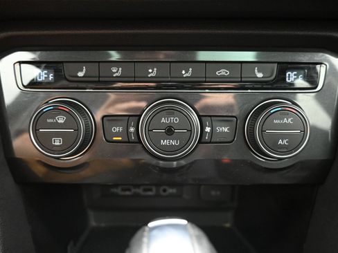 Used 2019 Volkswagen Tiguan SEL w/ 3rd Row Seat Package AWD/4WD image 17