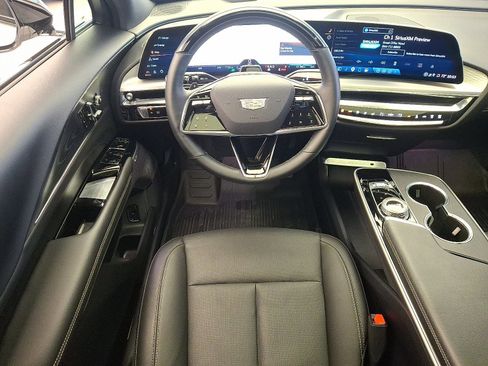 Used 2025 Cadillac Lyriq Luxury AWD/4WD image 12