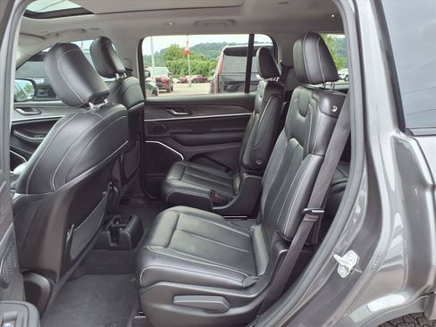Used 2022 Jeep Grand Cherokee L Limited AWD/4WD image 12