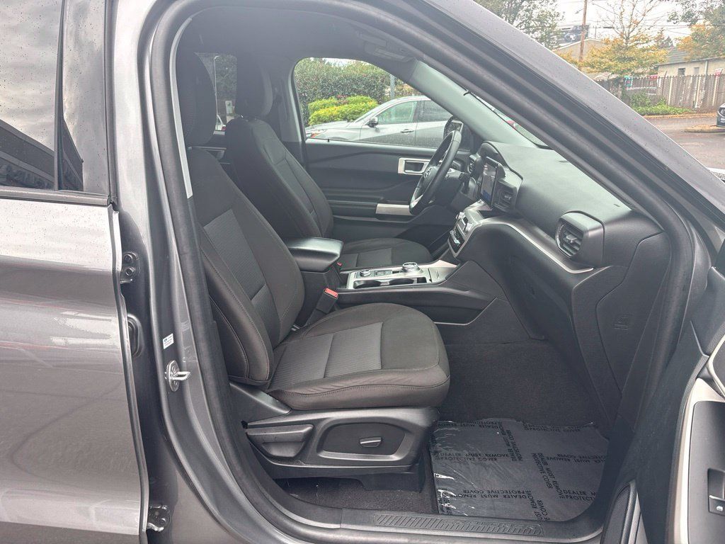Used 2023 Ford Explorer XLT AWD/4WD image 23