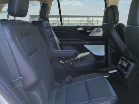 Used 2022 Lincoln Aviator Reserve w/ Equipment Group 201A AWD/4WD image 17