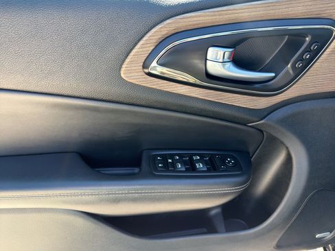 Used 2015 Chrysler 200 C w/ Navigation & Sound Group I FWD image 14