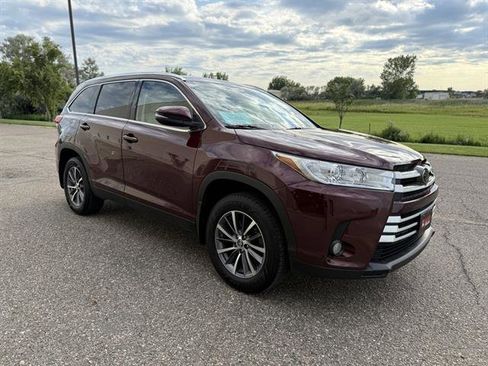 Used 2019 Toyota Highlander Limited Platinum image 3