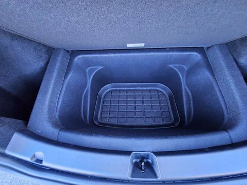 Used 2024 Tesla Model Y Long Range AWD/4WD image 67