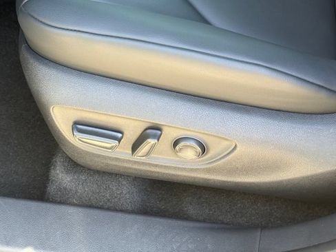 Used 2026 Toyota Highlander XLE AWD/4WD image 16