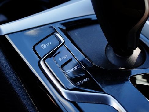 Used 2022 BMW 530i xDrive w/ M Sport Package image 16