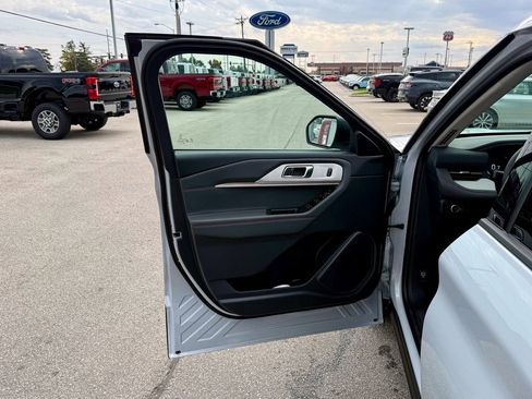 New 2026 Ford Explorer Active w/ Active Comfort Package image 13