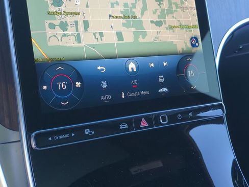 Used 2025 Mercedes-Benz GLC 300 4MATIC image 18