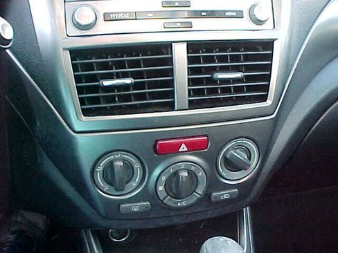 Used 2011 Subaru Impreza 2.5i image 16