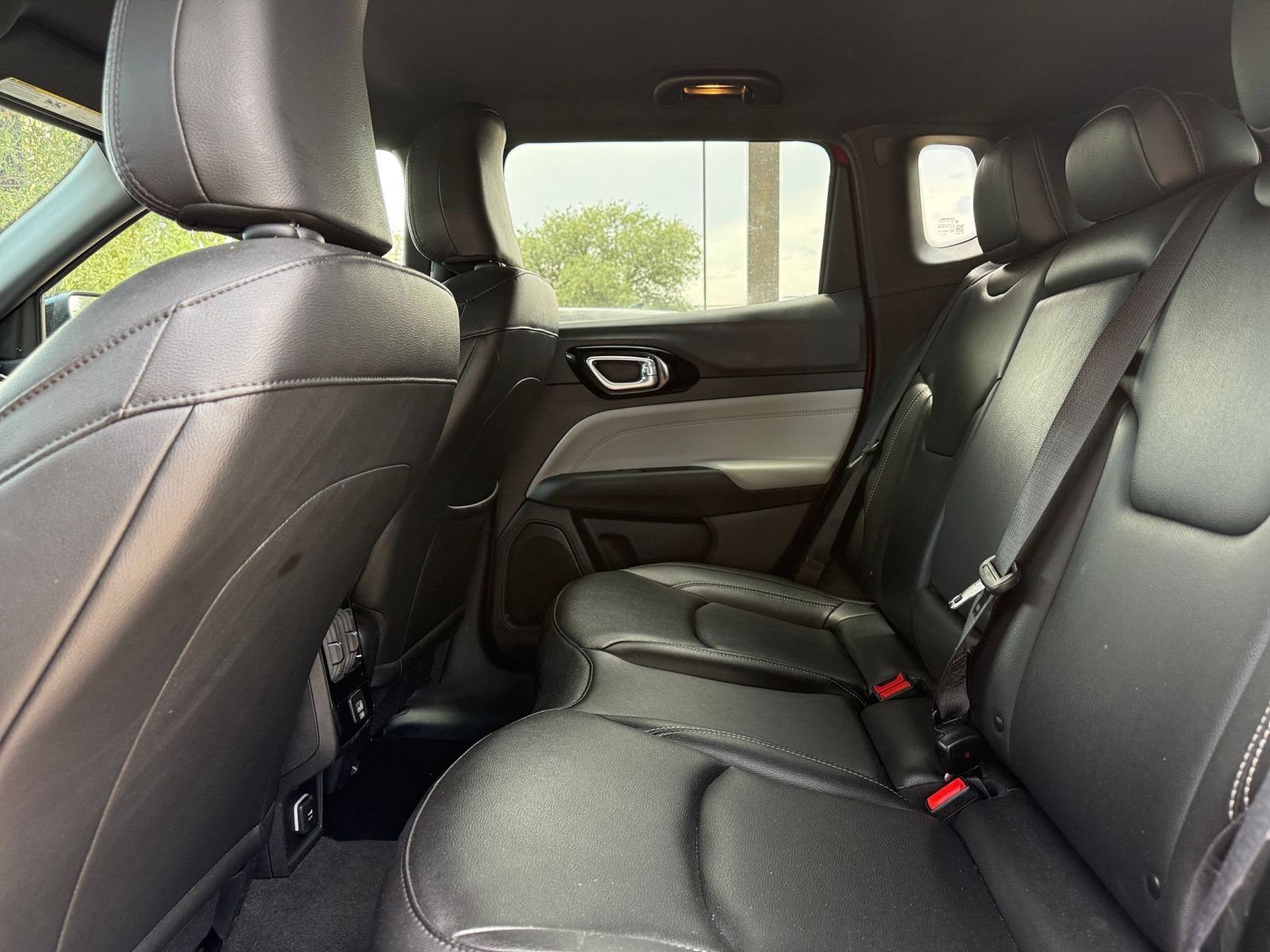 Used 2025 Jeep Compass Limited AWD/4WD image 25