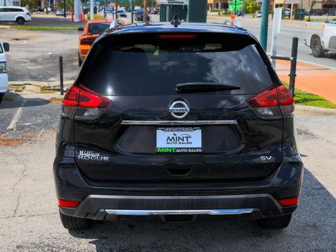 Used 2019 Nissan Rogue SV image 14