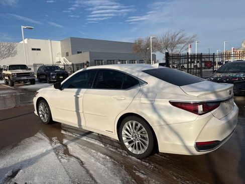 Used 2021 Lexus ES 300h 300h Luxury w/ Accessory Package 2 image 8