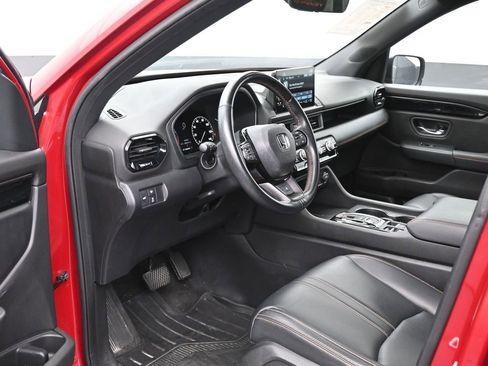 Used 2023 Honda Pilot TrailSport image 11