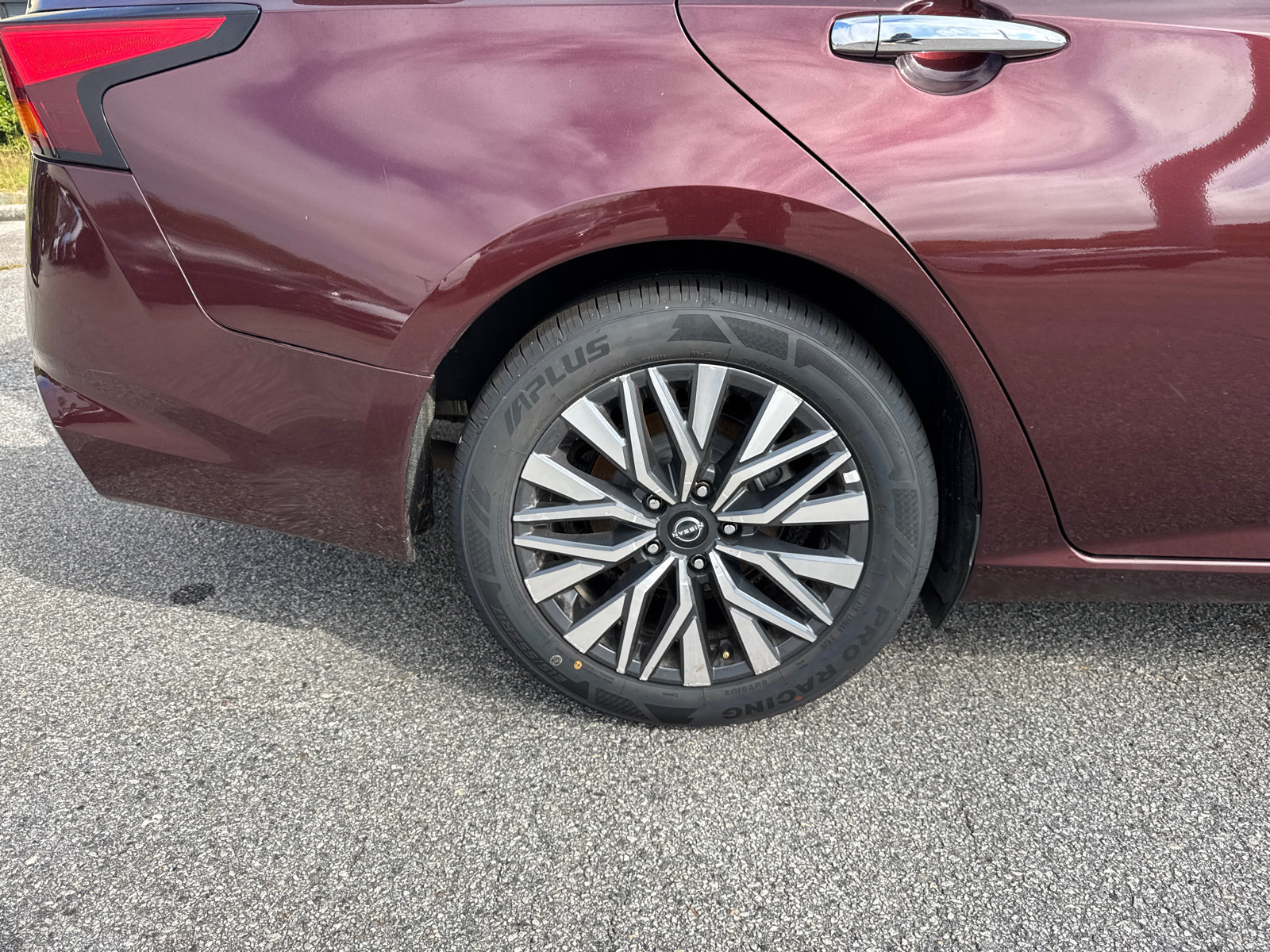 Used 2024 Nissan Altima 2.5 SV FWD image 17