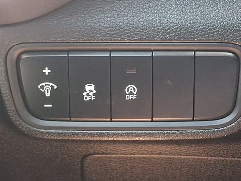 Used 2025 Kia Soul LX w/ LX Technology Package FWD image 23