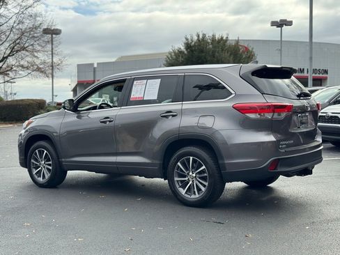 Used 2018 Toyota Highlander XLE image 10