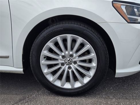 Used 2017 Volkswagen Passat 1.8T SE FWD image 3