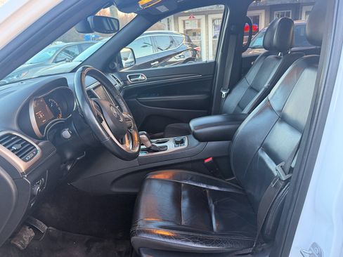 Used 2017 Jeep Grand Cherokee Limited image 16