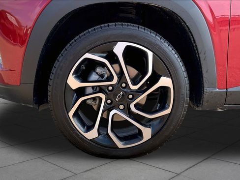 Used 2025 Chevrolet Trax RS w/ Driver Confidence Package FWD image 11