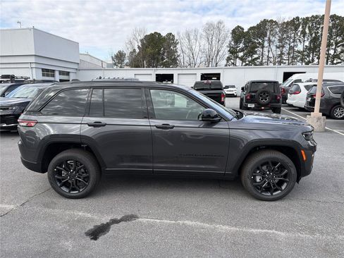 New 2025 Jeep Grand Cherokee Limited image 5