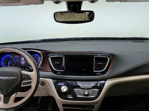 Used 2020 Chrysler Pacifica Limited FWD image 13
