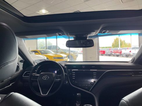 Used 2018 Toyota Camry XLE image 21