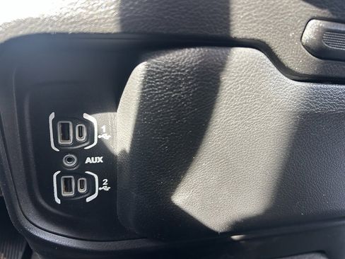 Used 2022 RAM 2500 Big Horn w/ Cold Weather Group image 24