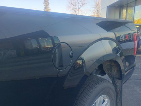 Used 2017 Ford F150 XLT image 8