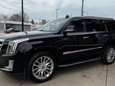 Used 2016 Cadillac Escalade Luxury image 17