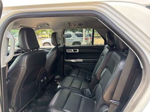 Used 2021 Ford Explorer Limited AWD/4WD image 6
