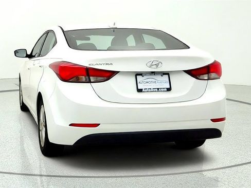Used 2016 Hyundai Elantra SE w/ Option Group 02 FWD image 6