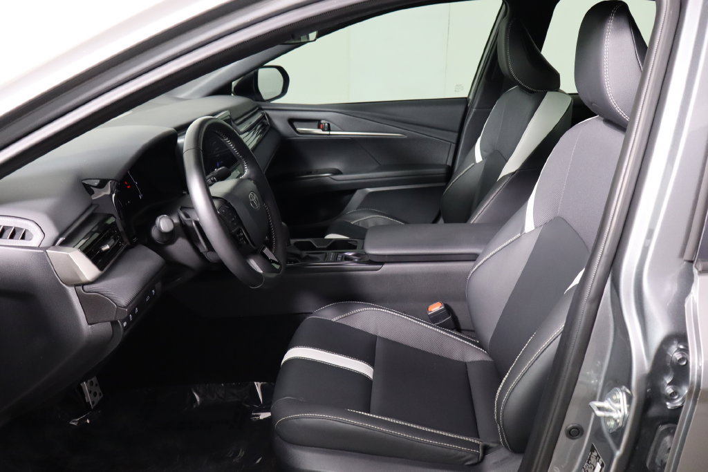 Used 2026 Toyota Camry SE FWD image 14