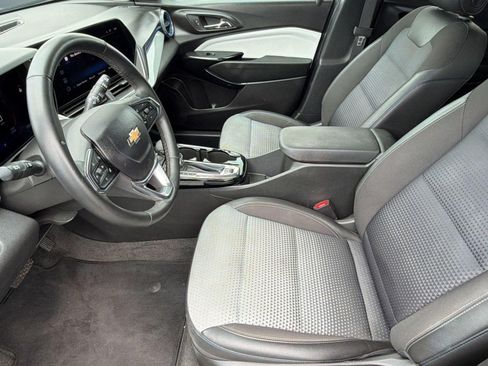 Used 2025 Chevrolet Trax LT w/ LT Convenience Package FWD image 5