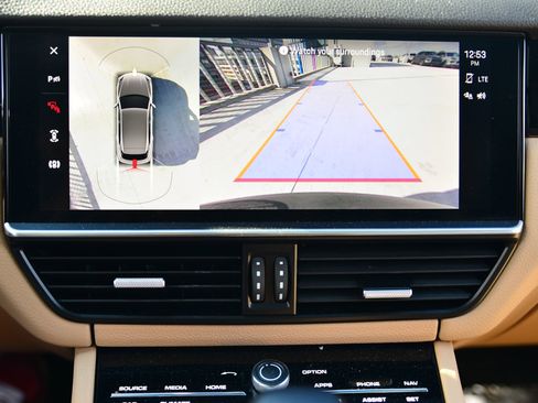 Used 2023 Porsche Cayenne image 33