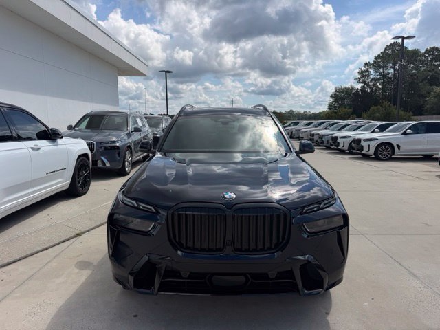 Used 2026 BMW X7 xDrive40i w/ M Sport Package AWD/4WD image 3